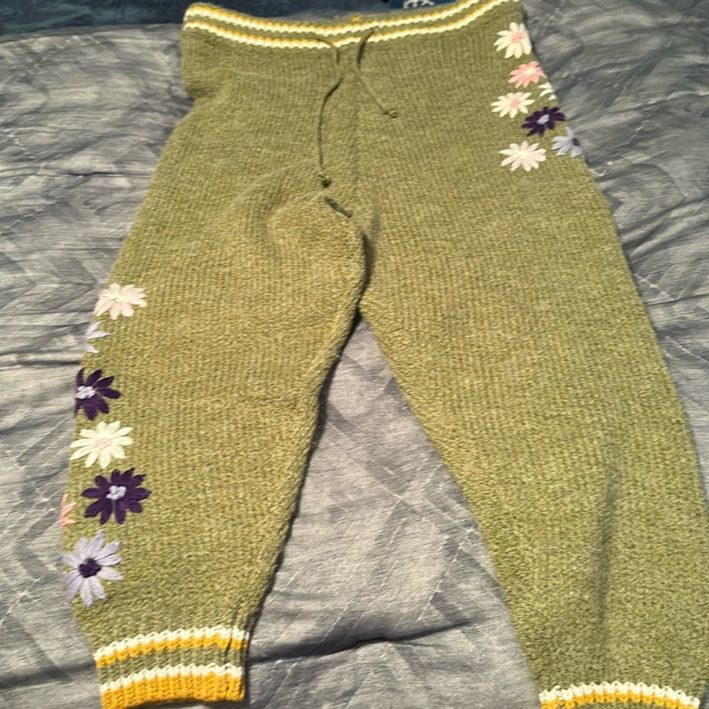 NWT RAGA by Anthropologie sweater pants
Large